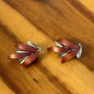 Vintage Claudette Thermoset Fan Clip Earrings